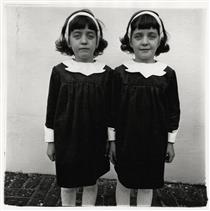 Identical Twins - Diane Arbus