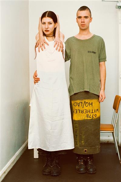 Suzanne and Lutz, white dress, army skirt, 1993 - Вольфганг Тильманс