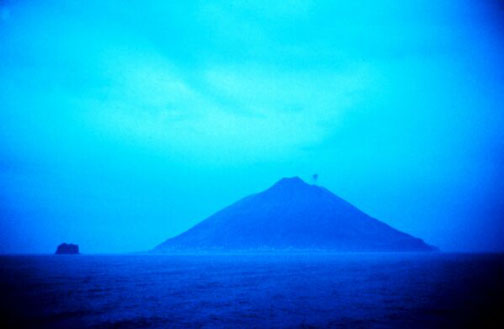Volcano at Dawn. Stromboli. Ltaly., 1996 - Нан Голдин