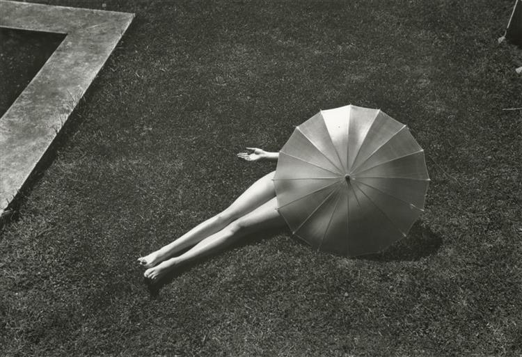 Nude with Parasol, Harper's Bazaar, 1935 - Martin Munkácsi
