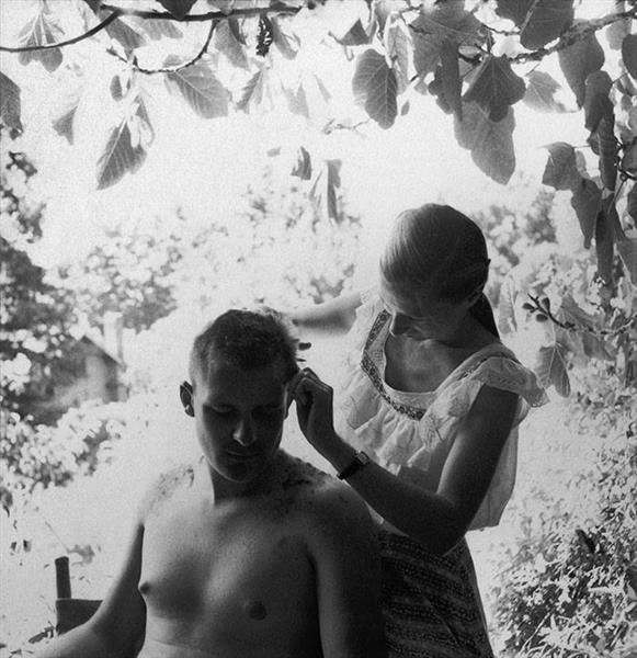 Helen Cutting John’s Hair, 1952 - Dorothea Lange