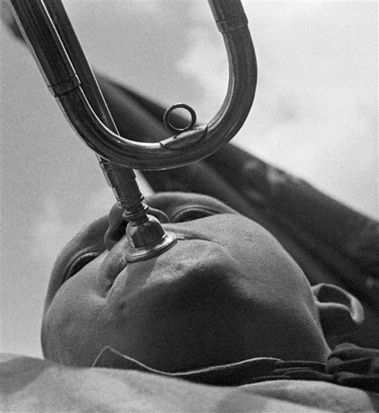 Pioneer with a horn, 1930 - Alexander Michailowitsch Rodtschenko