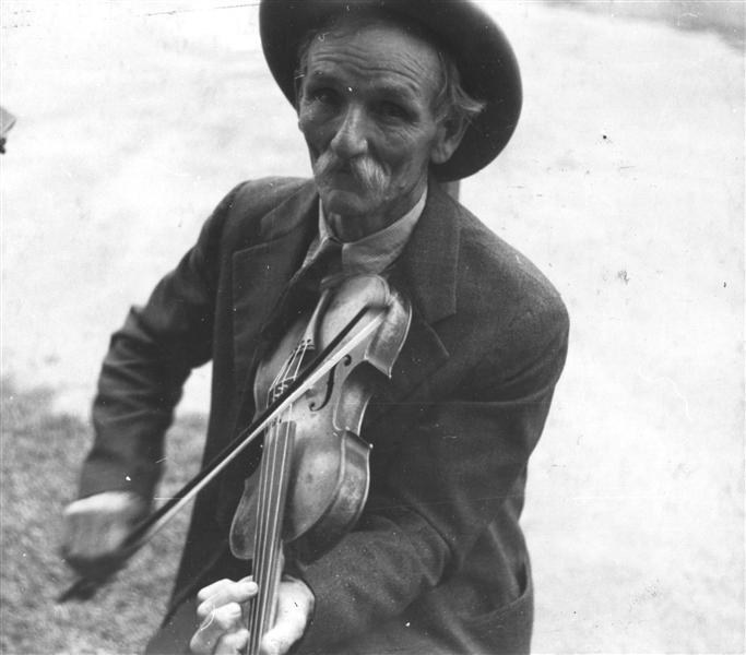 Fiddlin Bill Henseley, Mountain Fiddler, 1937 - Ben Shahn