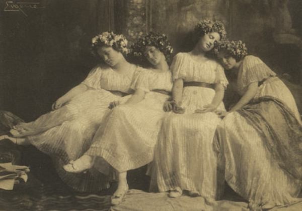 Slumbering Maidens, 1900 - Френк Юджін