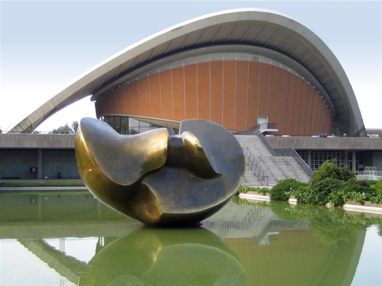 Butterfly, 1985 - Henry Moore