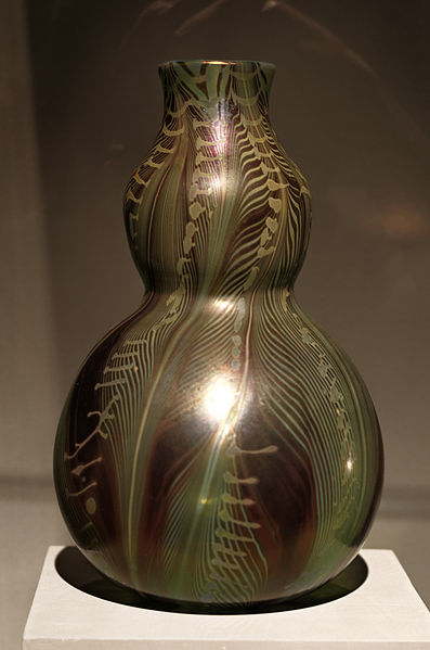 Double gourd-shaped vase with stylised leaves, 1898 - Louis Comfort Tiffany