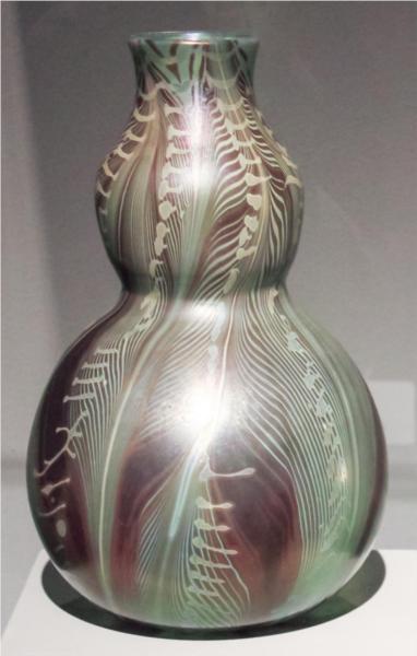 Double gourd-shaped vase with stylized painted leaves, 1898 - Луис Комфорт Тиффани