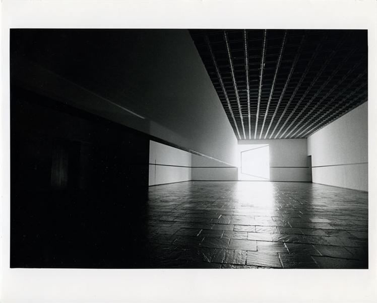 Scrim veil/Black rectangle/Natural light (Whitney Museum of American Art, New York), 1977 - Robert Irwin