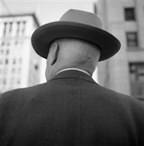 Los Angeles (Man with Hat from Behind) - Vivian Maier